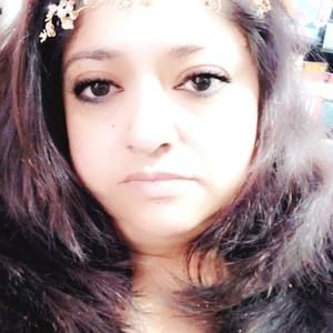 Meet your Posher, Isela